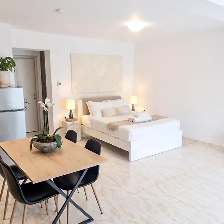 Seaside Palio Apartment Palaiontsiflikion